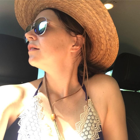 Meet your Posher, Abigail - Picture 2 of 2